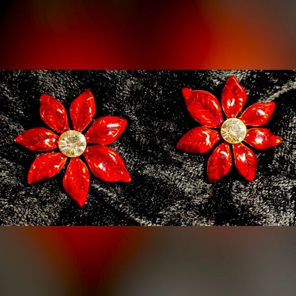Christmas Red Enamel Poinsettia Rhinestone Center Pierced Earrings Gold Tone - Picture 1 of 5